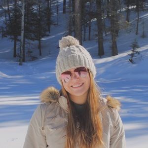 Meet your Posher, Hannah